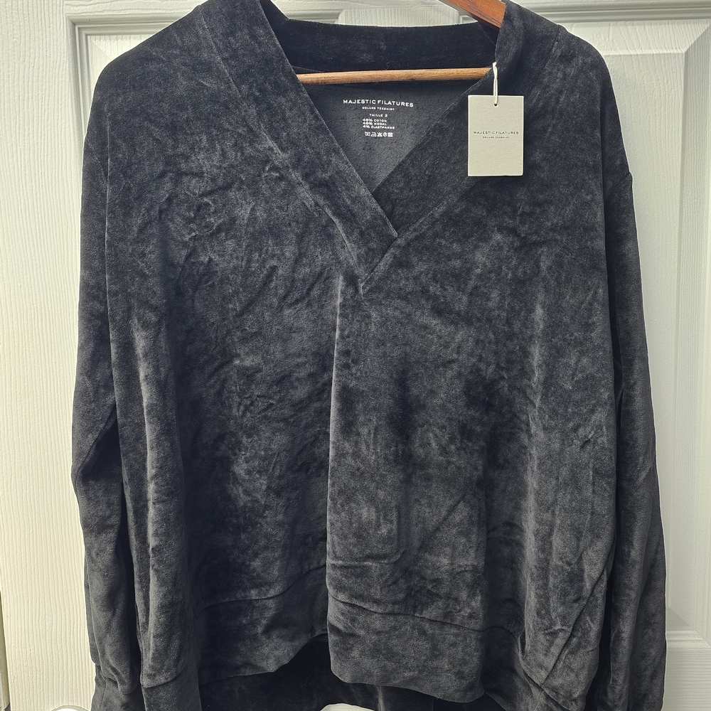 Majestic Filatures Black V-Neck Pullover Top - Velvety Soft. Size S-M. NWT